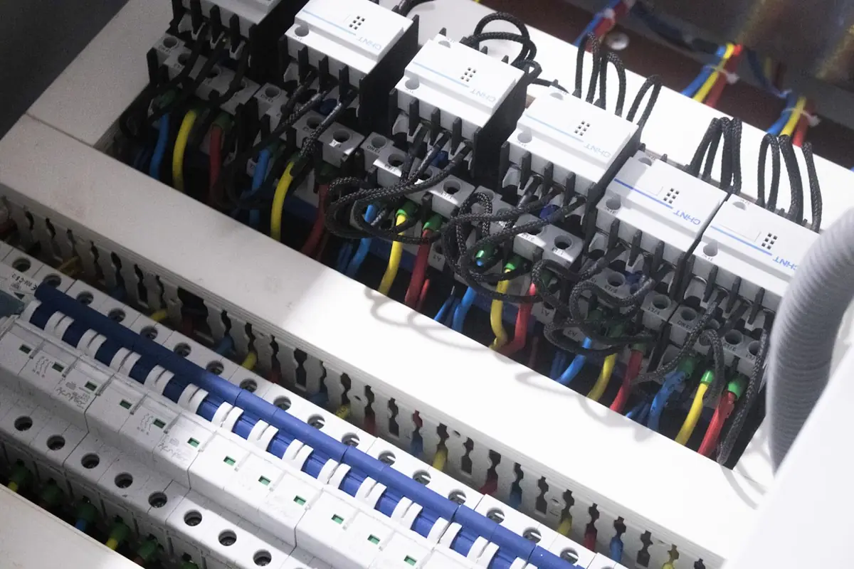 Sauber verdrahteter Schaltschrank